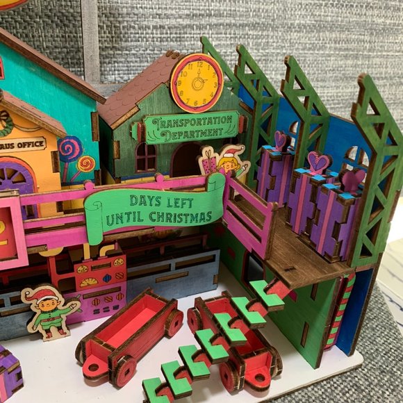 Hand Painted Wooden Santa's Workshop - Picture 4 of 16